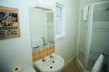 bathroom with shower WC and basin of two bedroom flat available for short term rentals.