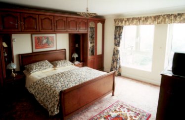 Master bedroom of Bermondsey self catering apartment with ensuite facilities
