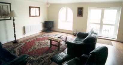 Living room of 2 bedroom flat overlooking the Thames at Bermondsey